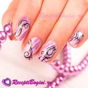 Фото: Праздничный дизайн ногтей на 8 марта с фиолетовыми тюльпанами