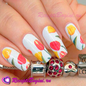 Фото: Праздничный дизайн ногтей на 8 марта с тюльпанами