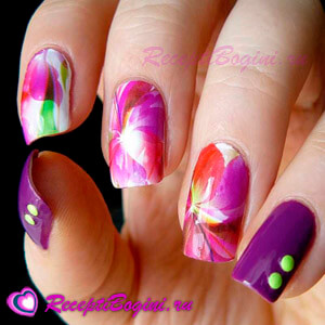 Фото: Дизайн ногтей к 8 марта с цветами - фиолетовый