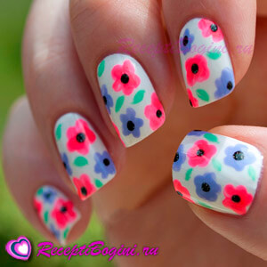 Фото: Дизайн ногтей к 8 марта с мелкими цветами