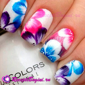 Фото: Дизайн ногтей к 8 марта с цветами - лепестки