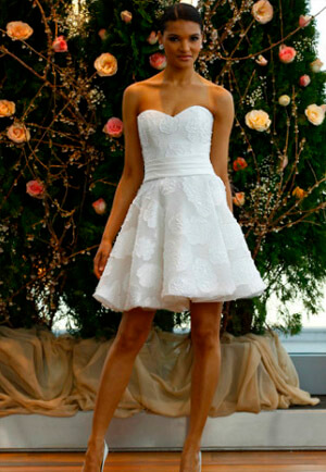 Фото: Короткие свадебные платья